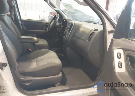 2004 Ford Escape Xlt из США, поврежденный, VIN 1FMYU93194KB36990